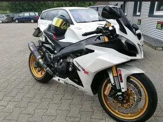 aprilia-rsv4