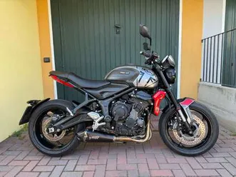 triumph-trident-660-07-2022-full-optional-rosso