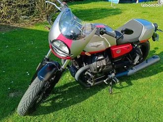 moto-guzzi-v7-corsa-2024