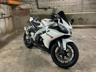 aprilia-rsv4-2010
