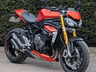triumph-speed-triple-1200-rs-1160-cc
