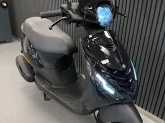 piaggio-zip-brom-sp-glans-zwart-e5-45km-bj-2024-full-option-scooters-piaggio-marktpl