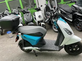 piaggio-1-e-roller-45-kmh-akku-mobil-bis-zu-100-km