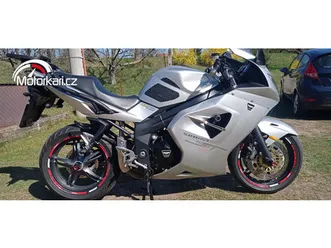 triumph-sprint-st-1050