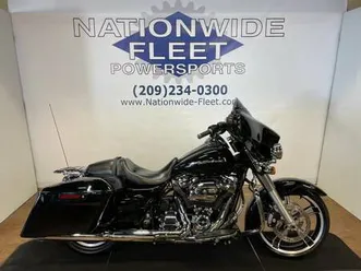 2017-harley-davidson-street-glide-flhx-107-milwaukee-eight-bagger