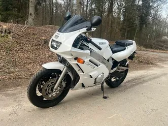 yamaha-fzr-600-3he