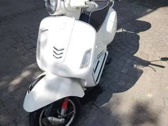 piaggio-vespa-gts-300-prvi-vlasnik-2017-god