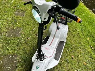 kult-retro-elektroroller-e-scooter-mz-charly-mit-li-ionen-akku