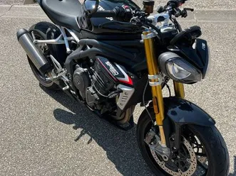 triumph-speed-triple-1200rs