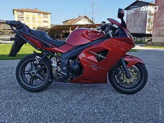 triumph-sprint-st-1050