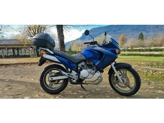 honda-varadero-125cm3-bleu-premiere-mise-en-circulation-le-21-05-2003-ct-ok