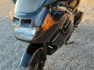 cbr-1000-f-de-1991-controle-technique-ok-revision-global-faite-rien-a-prevoir-mise-a-pa