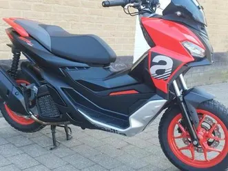 aprillia-sr-gt-200-cc-slechts-1500-km