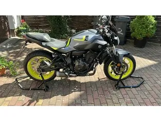 yamaha-mt07-absolut-neuwertig-tiefergelegt-2000km
