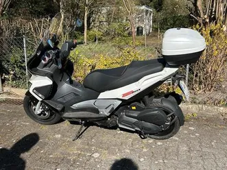 aprilia-sr-max-125-2014-803km-gefahren