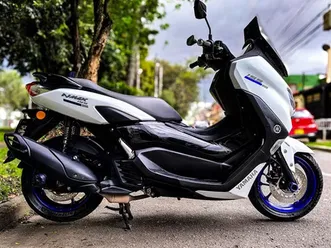 nmax-connected-155-blanco-negro-2022