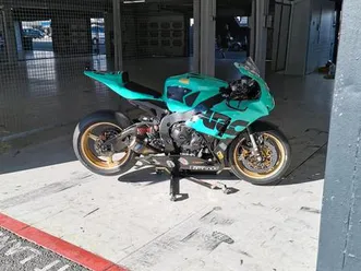 honda-cbr-1000-rr-sc59-rennstrecke-racebike