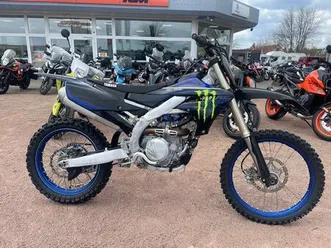 yamaha-yz-450-f-monster-energy-aus-1-hand