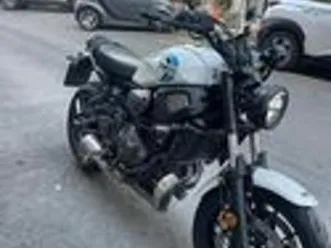 yamaha-xsr-700-pari-nuovo