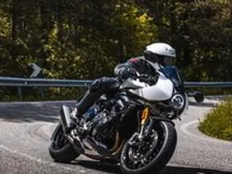 triumph-speed-triple-1200-rr