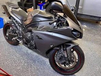 2013-yamaha-r1-matte-gray