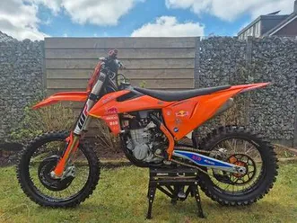 ktm-sxf450-akrapovic-acerbis-zeer-nette-motor