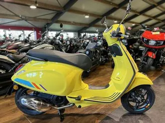 vespa-primavera-125-s-jaune