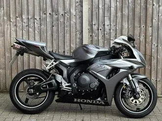 honda cbr 1000 rr fireblade 2006 (56) super sport + very clean example