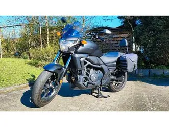 honda-ctx-700-n-mit-viel-zubehor
