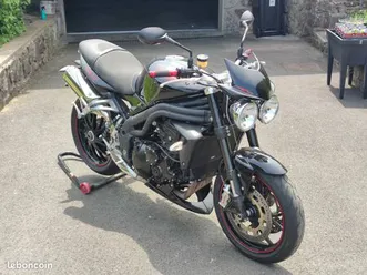 triumph-speed-triple-1050-se-15th-anniversary