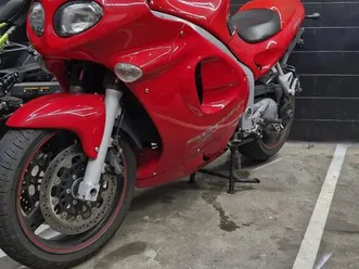 triumph-sprint-st-1050