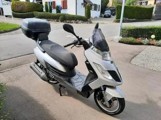 kymco-yager-gt200i-roller