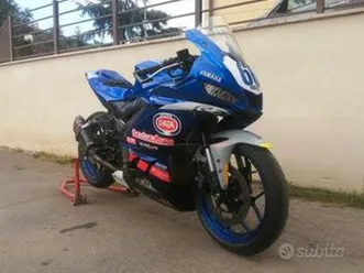 yamaha r3 cup pronto pista + 10treni di gomme