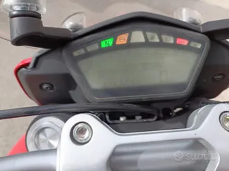 ducati-hyperstrada-821