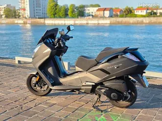 scooter-peugeot-satelis-125-black-edition