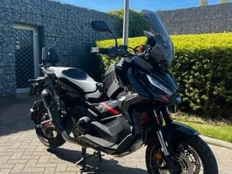 honda-x-adv-bomvol-custom-3700km-akrapovic-motoren-honda-marktplaats