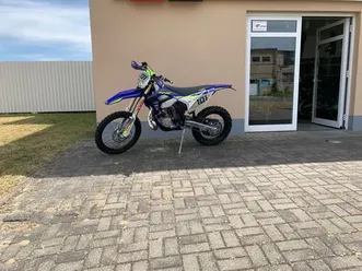 sherco-se-250-2t-akrapovic-sondermodell-e5-lagernd