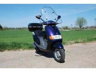 die-strasse-ruft-rollerspass-mit-piaggio-sfera-youngtimer-1997