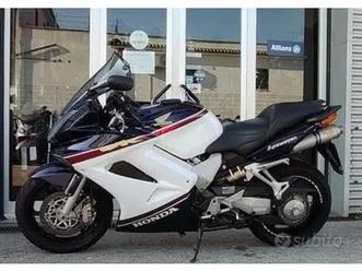 honda-vfr-800-vtec
