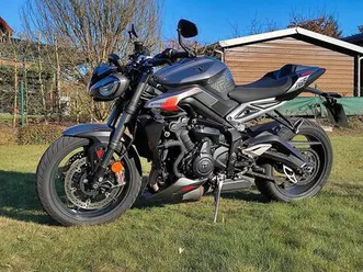 triumph street triple rs