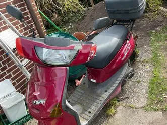 yamaha-zest-roller-50-km-h-mit-koffer