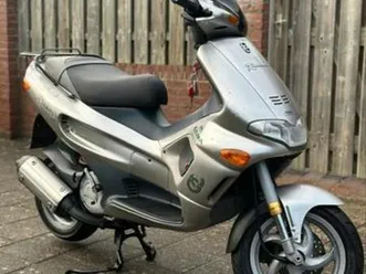 runner-125cc-duits-top-sm06-skr-tph-125-runner-180-scooters-piaggio-marktplaats