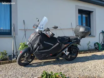 scooter-125-electrique-super-soco-cpx-2-batteries