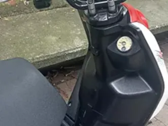 se-vende-moto-yamaha-bws-125-con-tablero-digital-bien-tenida