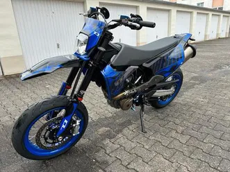 husqvarna-701-supermoto