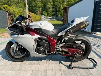 yamaha-r1-rn22-big-bang-akrapovic