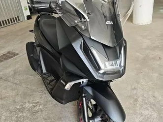 vendo-kymco-skytown-125i-2024-25-usata-a-montecompatri-codice-9692519-moto-it