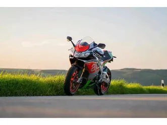 aprilia-rsv4-rf-superpole