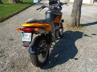 cagiva-canyon-500-chargeur-usb