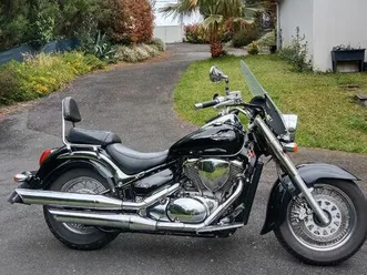 suzuki-800-intruder-2011